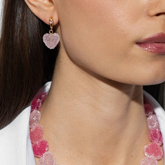 Crystal Haze Jelly Heart Mini naušnice - Baby Pink na uhu modela
