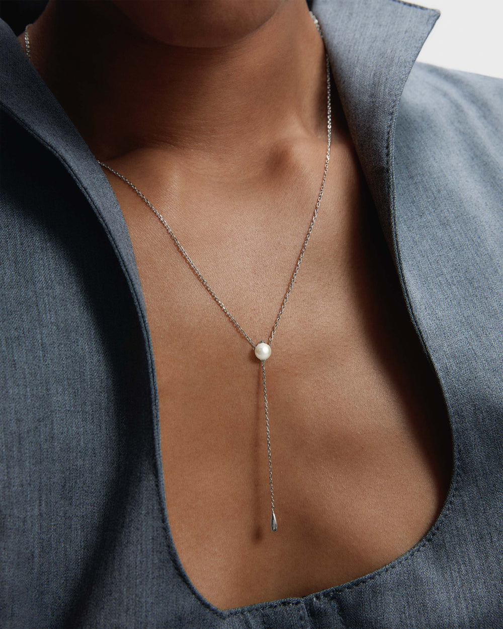 PDPAOLA Ogrlica Pearl Stella - srebrna - na modelu