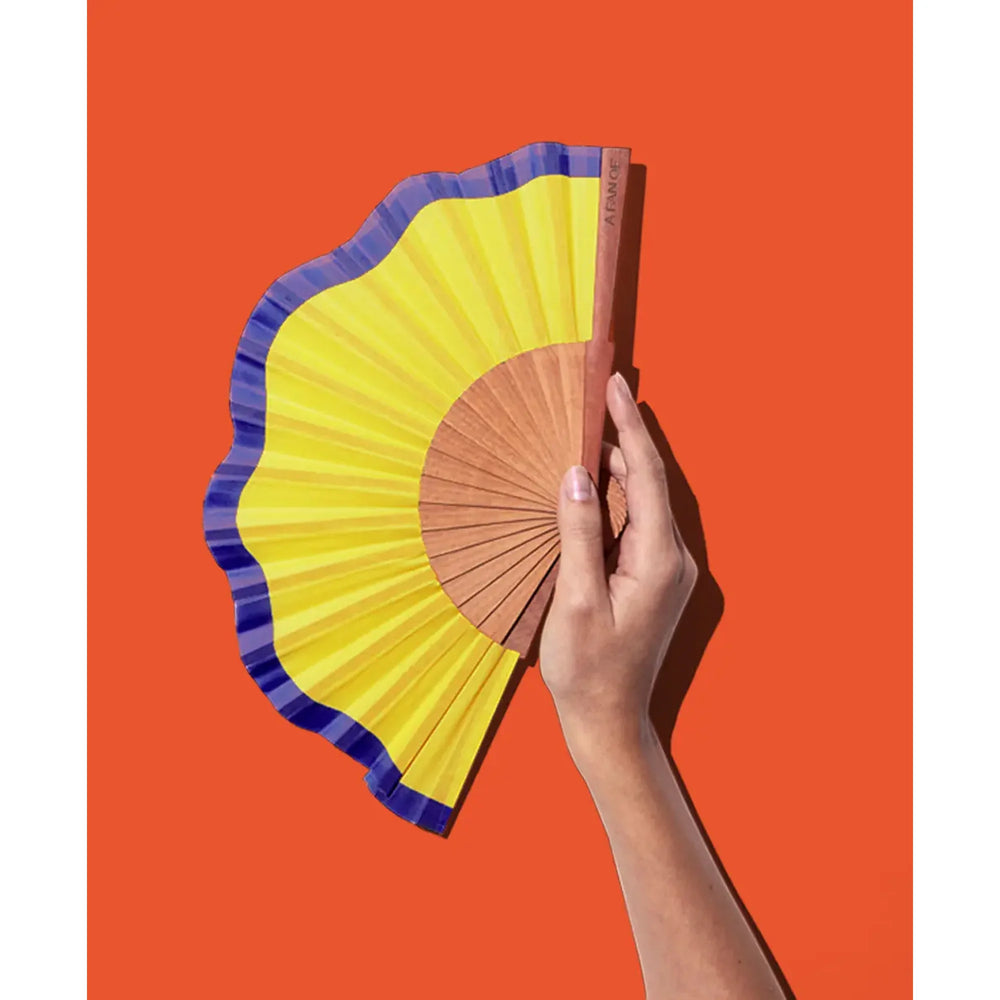 A Fan Of Lepeza Fluid Shapes | SHARENO