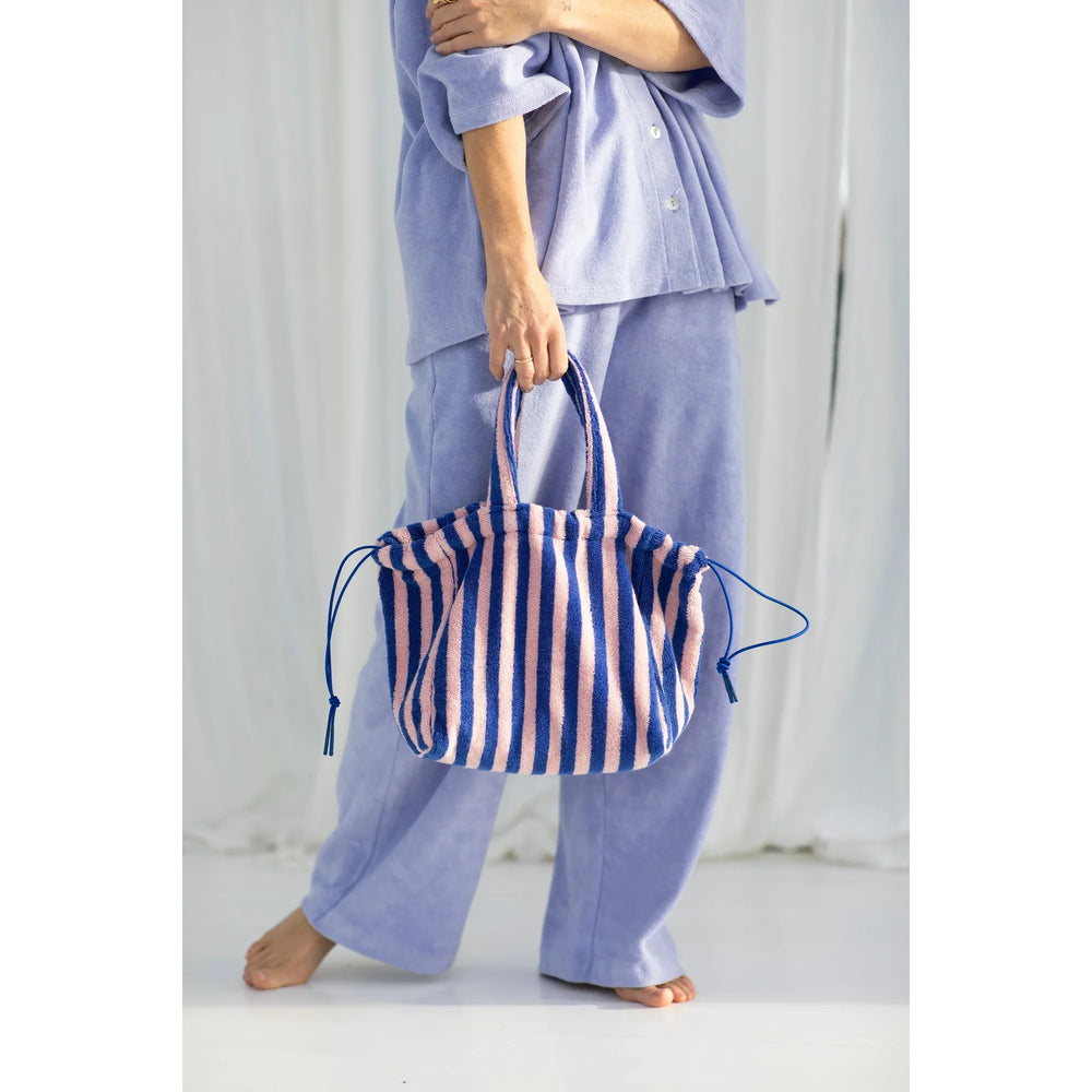 Bongusta Naram Mala Torba Dazzling Blue & Rose u ruci