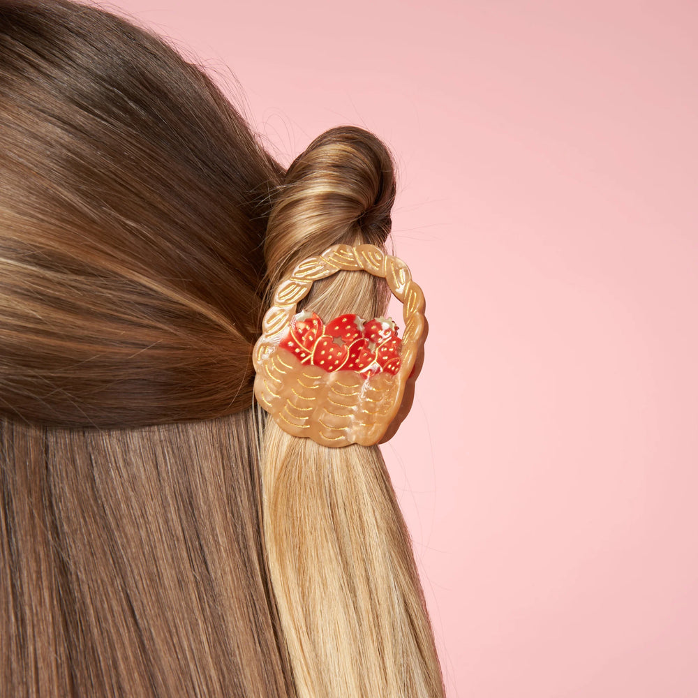 Coucou Suzette Kopča za kosu Strawberry Basket na modelu