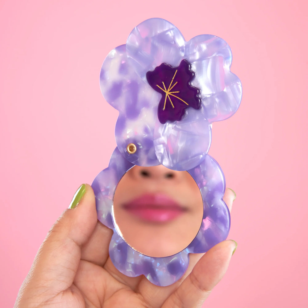 Coucou Suzette Ogledalo Pansy u ruci