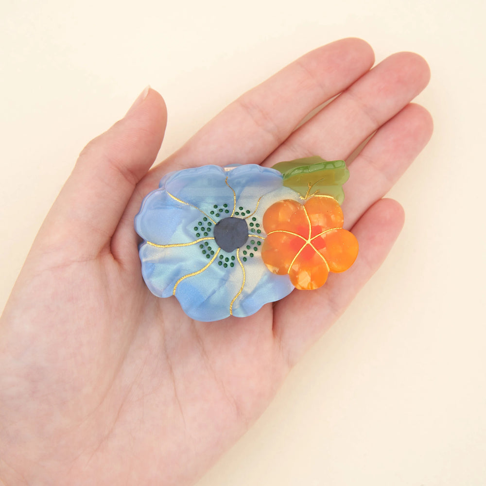 Kopča za kosu Blue Flower - zakvačeno na torbu