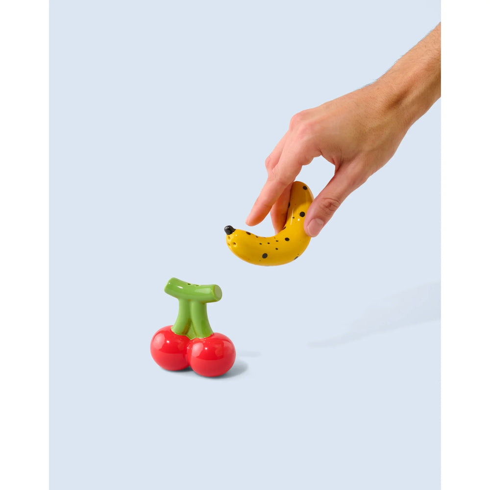 Fluid Market Set za sol i papar Cherry u ruci