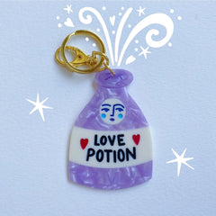 Privjesak za ključeve Love Potion brenda Lisa Junius