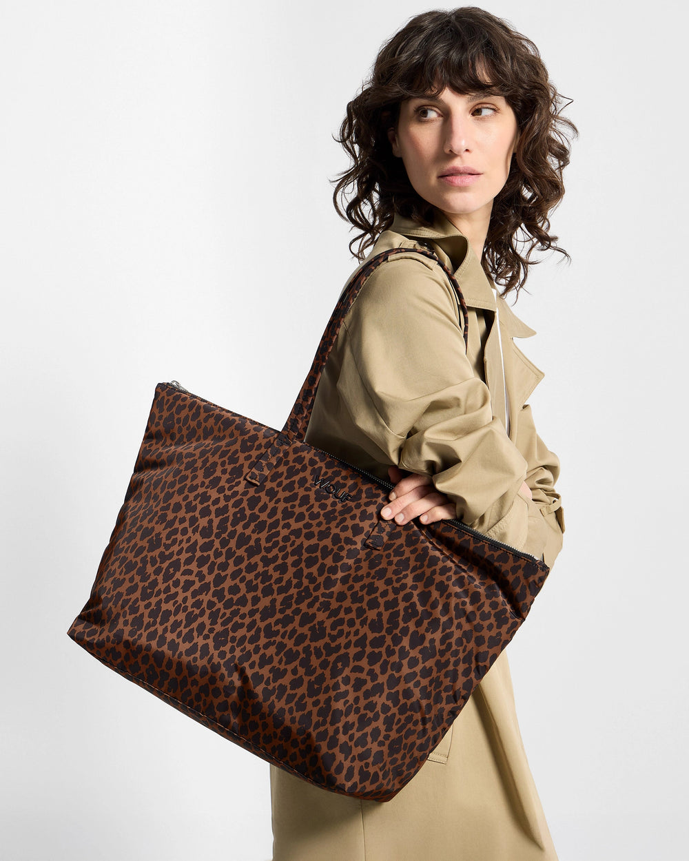 Wouf Shopper Torba Leo na ramenu modela