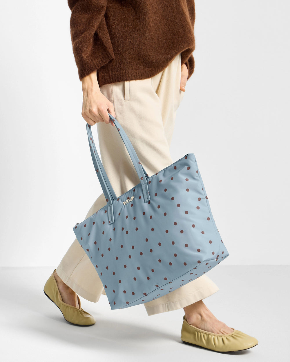 Wouf Shopper Torba Polka u upotrebi u ruci